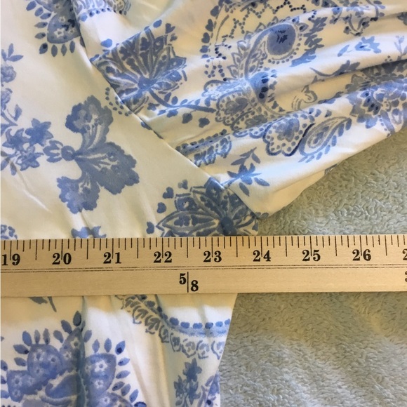 3/4 sleeve top by Flora Nikrooz 5% spandex = stretchy. Lightweight pale blue. - Picture 6 of 6